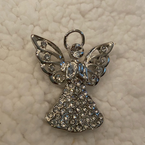 🦋 2/$20 Rhinestone angel brooch - Picture 3 of 3